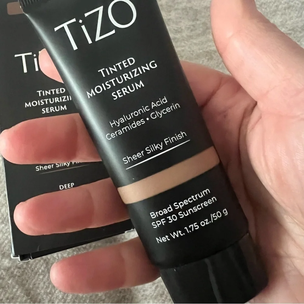 Deep Colored Tizo Tinted Moisturizing Serum SPF 30 Dark Brown It#EG1